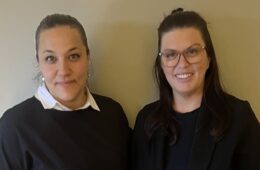 Clara Ögren, behandlinshandläggare och Camilla Stadling Thörn, biträdande enhetschef